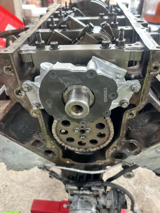 Trabajo de motor en el taller Dale Gas A Full