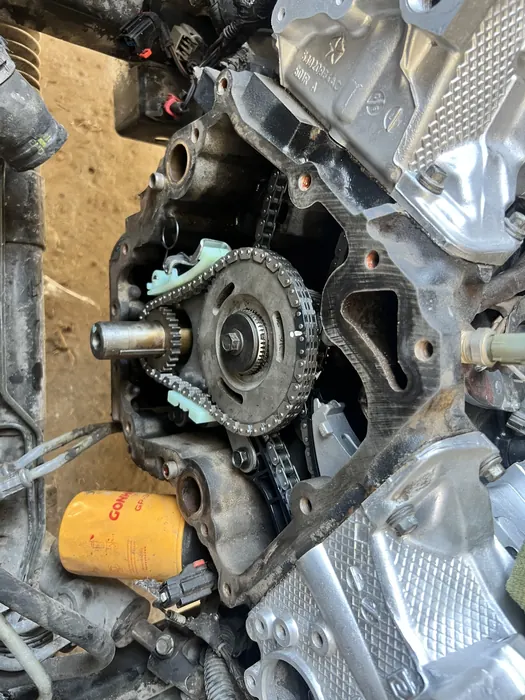Trabajo de motor en el taller Dale Gas A Full