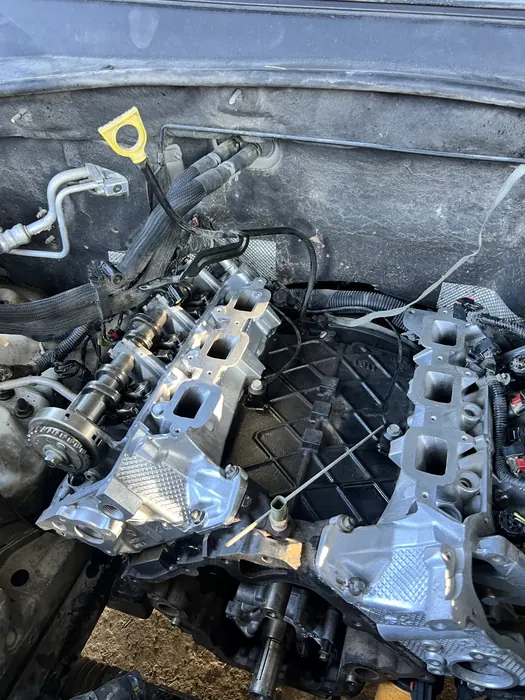 Trabajo de motor en el taller Dale Gas A Full