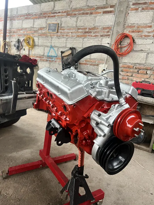 Trabajo de motor en el taller Dale Gas A Full