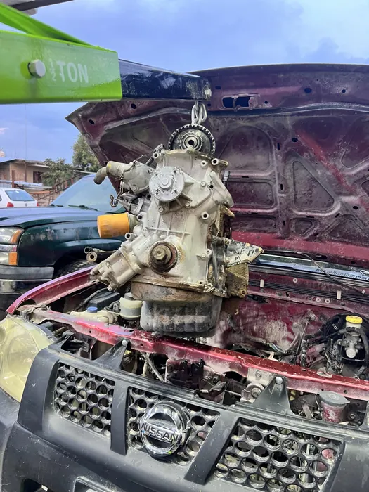 Trabajo de motor en el taller Dale Gas A Full
